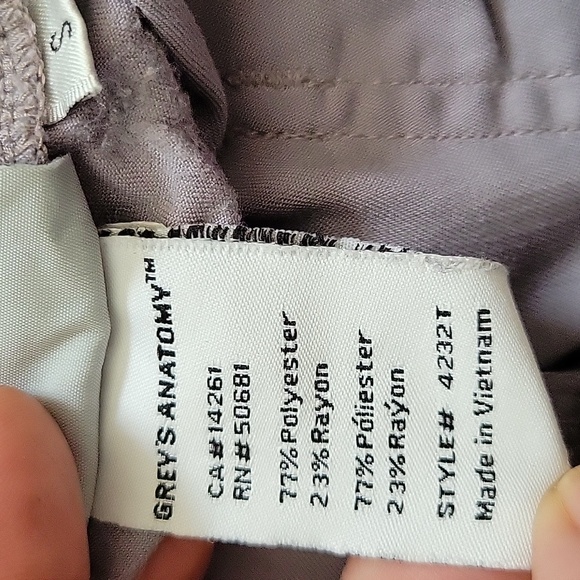 2/$15 Greys AnatomyRiley 5-Pocket Mid-Rise Flared Leg Scrub Pant TALL - Picture 6 of 8